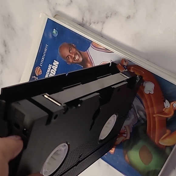 Warner Brothers Space Jam VHS Vintage 90's Tape in Clamshell Case Michael Jordan - Picture 11 of 13